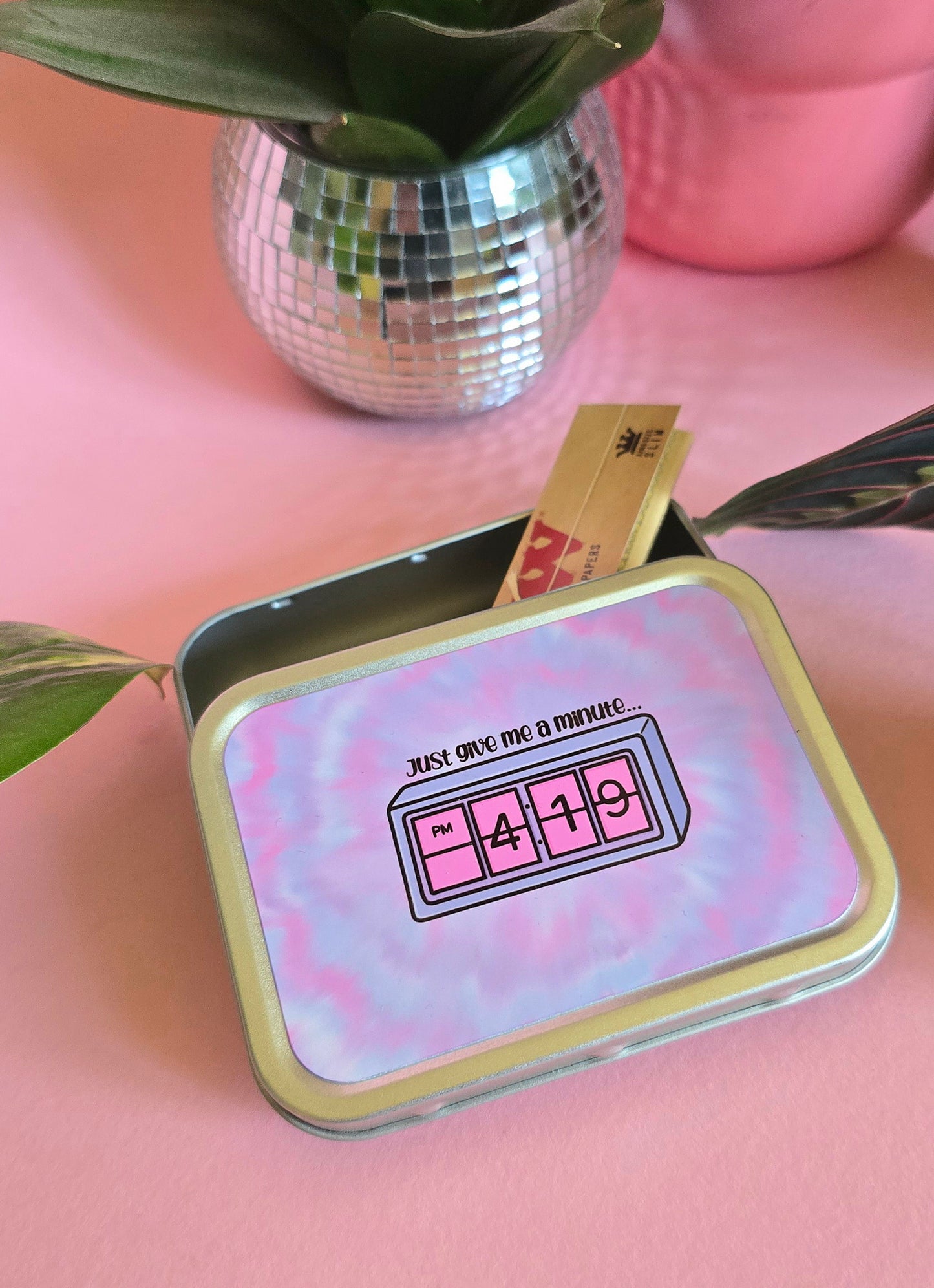 Give me a minute 420 Rolling Tin | Funky Cute Tobacco Tin