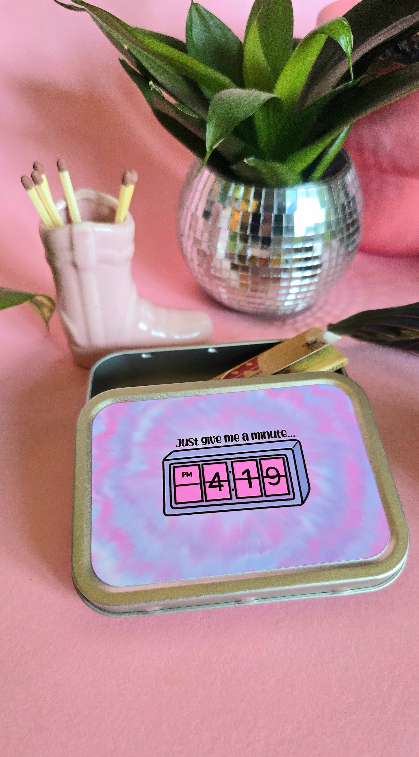 Give me a minute 420 Rolling Tin | Funky Cute Tobacco Tin