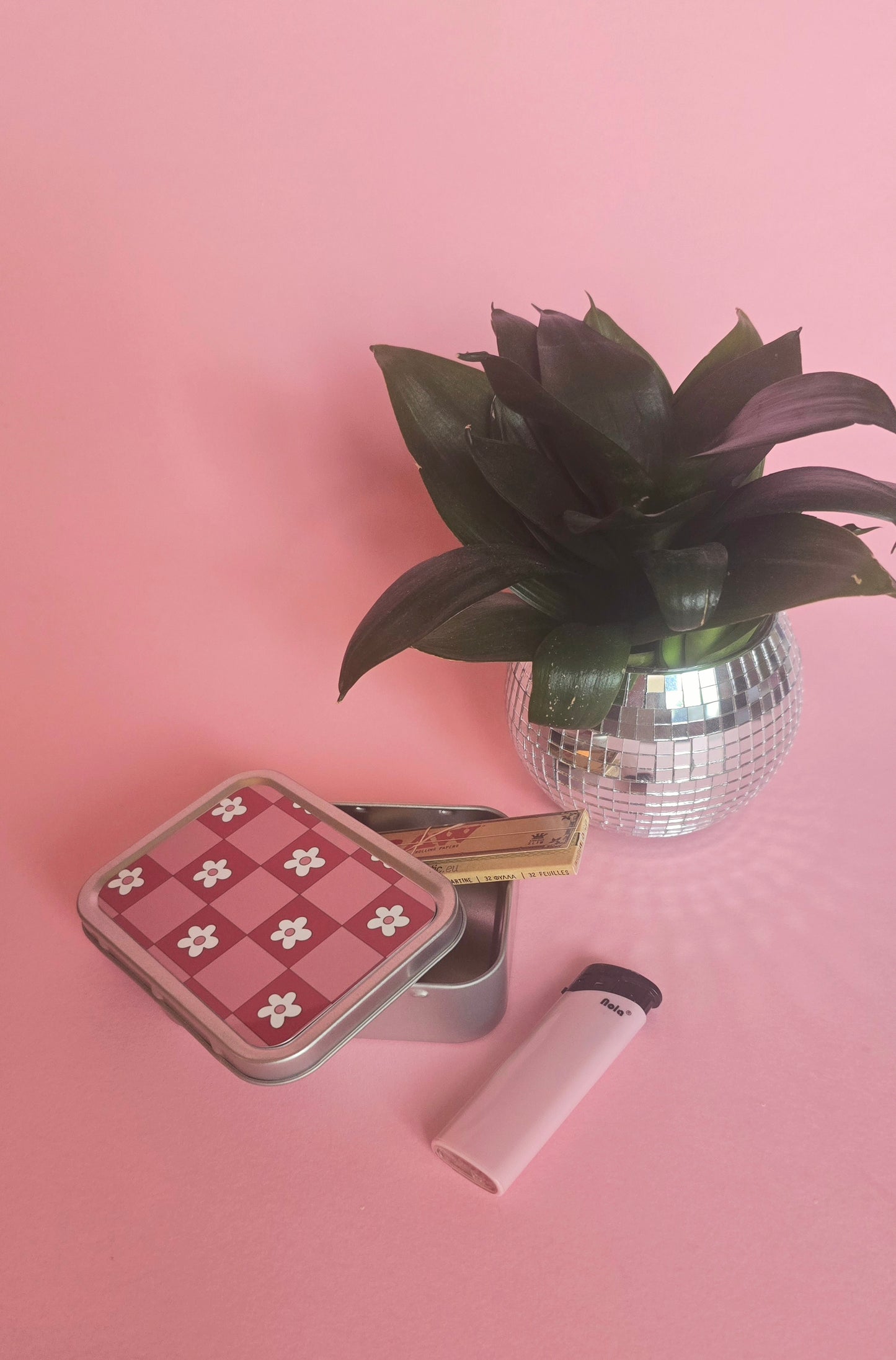 Pink & Red Flowers Rolling Tobacco Tin